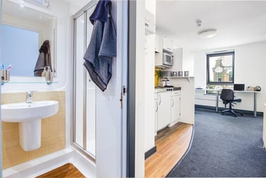 1 bed studio, Fulham Palace Road, Hammersmith, London, W69PA - Image 1
